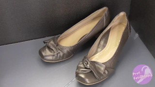 Shoe fetishism 靴フェチ　金色ヒールにぶっかける