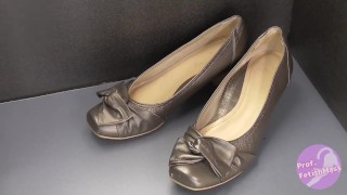 Shoe fetishism 靴フェチ　金色ヒールにぶっかける
