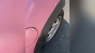Je réalise le défi d’un abonné : me goder la chatte sur une aire d’autoroute 