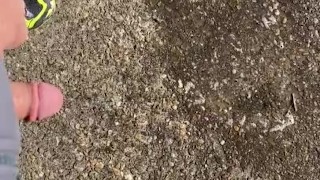 Auf dem Parkplatz gepisst
