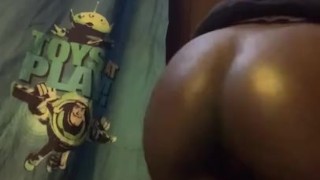 Amateur twerking cake pt2