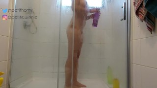 BEAUTIFUL WOMAN BATHING HER BODY AND TOUCHING - MASTURBATING WITH THE WATER JET PUSHING HER FINGERS