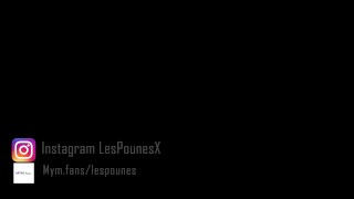 Je lui bouffe sa grosse bite et je jouis pendant qu'il m'en met plein le visage.- Les Pounes