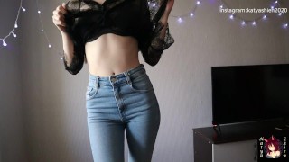 SCHOOLGIRL DANCES STRIPPING, STRIPS AND SHOWS PUSSY