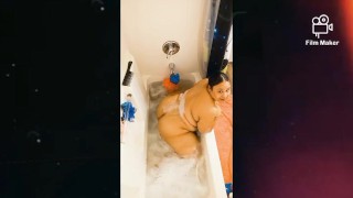 Cute Redbone BBW in the HOT TUB. Yea, I'm back 🐰