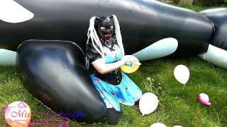 Miss Maskerade Rubber Doll Playing And Pop Balloon - Looner Fetish In Full Latex 02