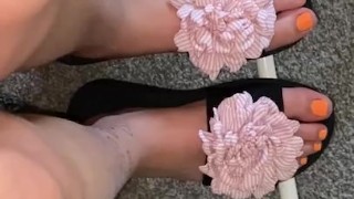 Showing off my pretty Orange toes