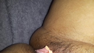 Chica se masturba para Pornhub por primera vez
