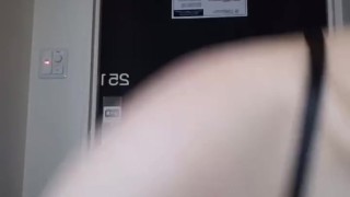 気持ち良すぎて腰から崩れ落ちるオナニー