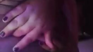 Me masturbo entre luces hasta que me corro