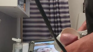 Massaging and cumming to pornhub again 