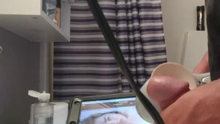 Massaging and cumming to pornhub again 
