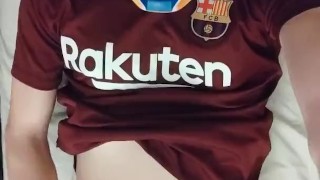 ТВИНК В КРОССОВОМ ШЛЕМЕ ДРОЧИТ ПЕРЕД СНОМ