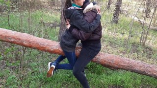 Кончаем в одежде на бревно - lesbian_illusion