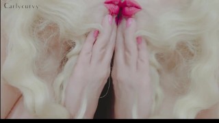 Lips, tits, and booty play in the mirror! 