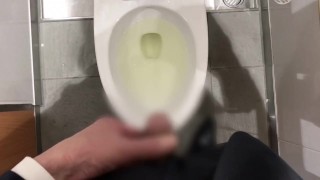 【日本人】出勤前に駅のトイレでおしっこを撮影する変態　いっぱい出た【#78】