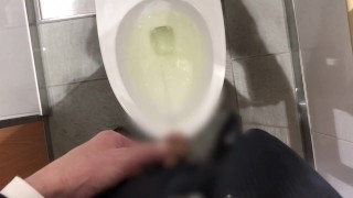 【日本人】出勤前に駅のトイレでおしっこを撮影する変態　いっぱい出た【#78】