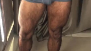 Bulge - Dressing in a store