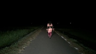 夜の田舎道でちょっとだけ露出