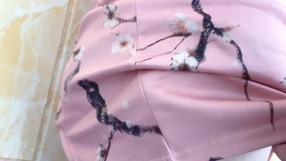 在洗手间想露出我那性感的阴唇，你们喜欢吗？