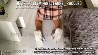 Femme de ménage de 18 ans vide les couilles de son employeur !