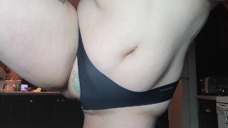 Chubby girl have pleasure