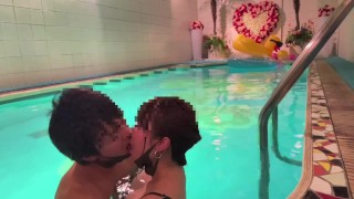プールでアヘ顔立ちバックとローションマット騎乗位したら大量ハメ潮中出ししちゃいました。Japanese Amateur Cowgirl Squirting in Pool - えむゆみカップル