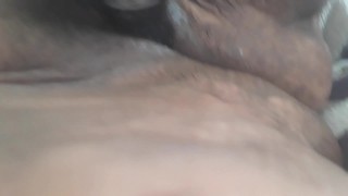 Je joue avec ma grosse chatte 