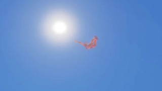 Голая девушка летает как птица [3Д Хентай]