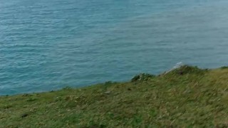 De quatro e metendo gostoso na praia