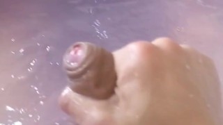 Solo jack off slow motion in the bathtub splishin and s splashin yall