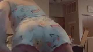 Curvy big ass shaking blonde lesbian 