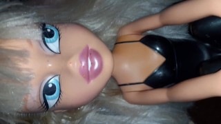 Me la mama con sus enormes labios de puta