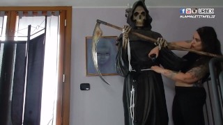 METTO IL CAZZO ALLA STATUA 