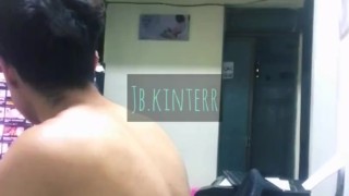 Una paja mientras trabajo 