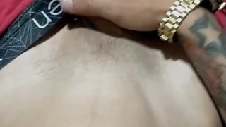 Латина хочет потрогать себя в офисе