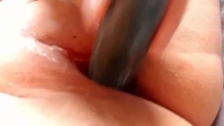 Coño apretado metiendo gran pepino hasta el fondo