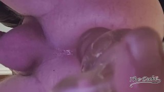 Scopato 2 volte, ma il mio culetto ha ancora voglia. Sborra cola dal mio buchetto e poi lo allargo.