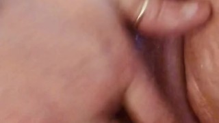 milf fingers and squirts