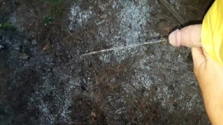 pissing while on a hike (: