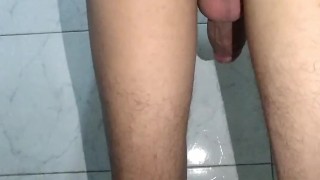 se masturbando e dedando seu cuzinho