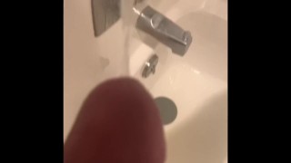 BIG DICK PISSING IN THE TUB AND FLOOR PEEING PEE WATERSPORTS HD