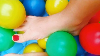Ball pool feet play