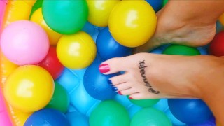 Ball pool feet play