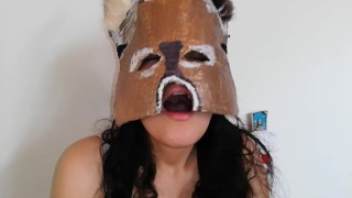 Escandalosa mujer enmascarada se masturba 👺😈🍆