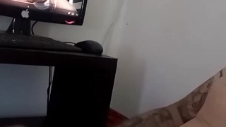 Pajaso viendo la tetona 