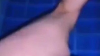 Abriendome rico el culo con mi juguetito