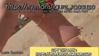 Je vide les couilles d’un mec sur une plage publique !