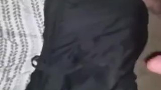 ME MASTURBO Y TIRO MUCHO SEMEN CON MI PENE GRANDE SOY 