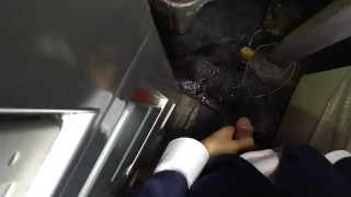 外でおしっこ！撮影してると思ったら勃起してきました（笑）